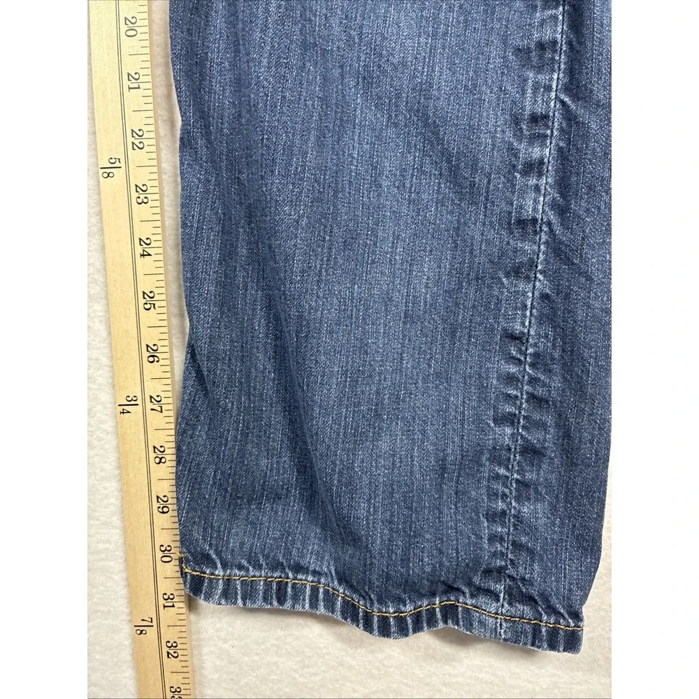 Levis money up